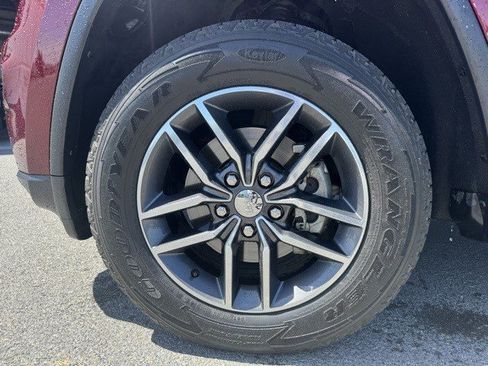 Used 2018 Jeep Grand Cherokee Laredo image 24