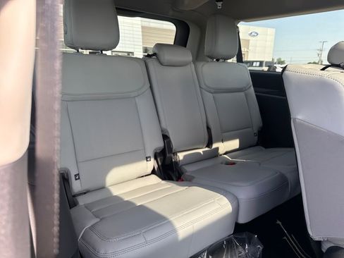 New 2026 Ford Expedition Max Platinum AWD/4WD image 13