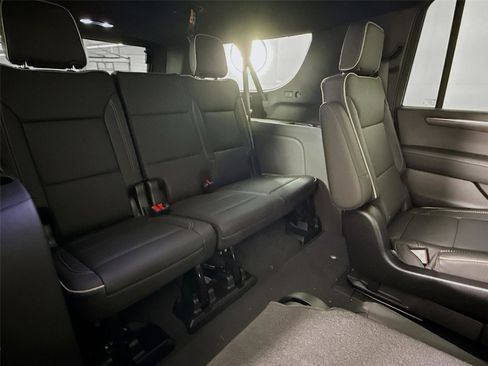 New 2026 Chevrolet Suburban Premier image 23