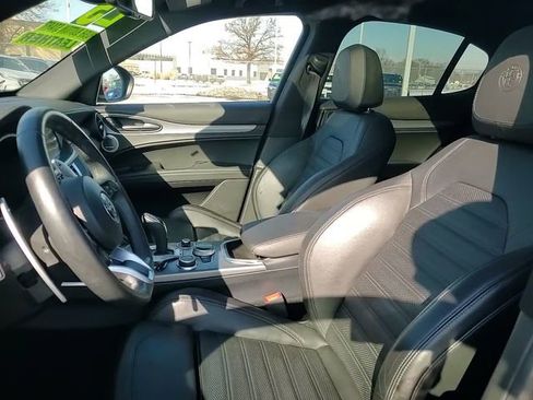 Used 2023 Alfa Romeo Stelvio Veloce image 11