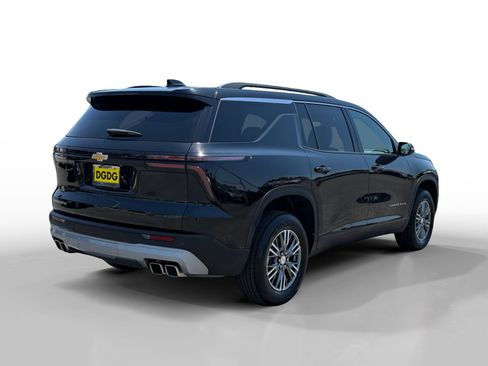 Used 2025 Chevrolet Traverse LT FWD image 5