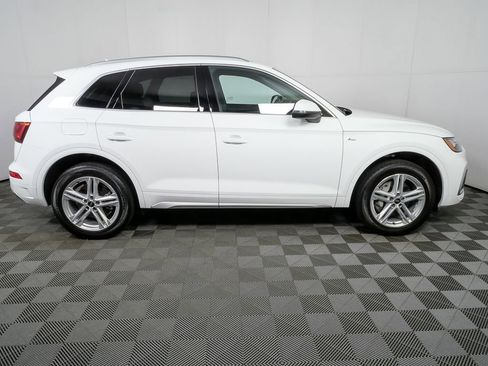 Used 2024 Audi Q5 e Premium w/ Convenience Package AWD/4WD image 2