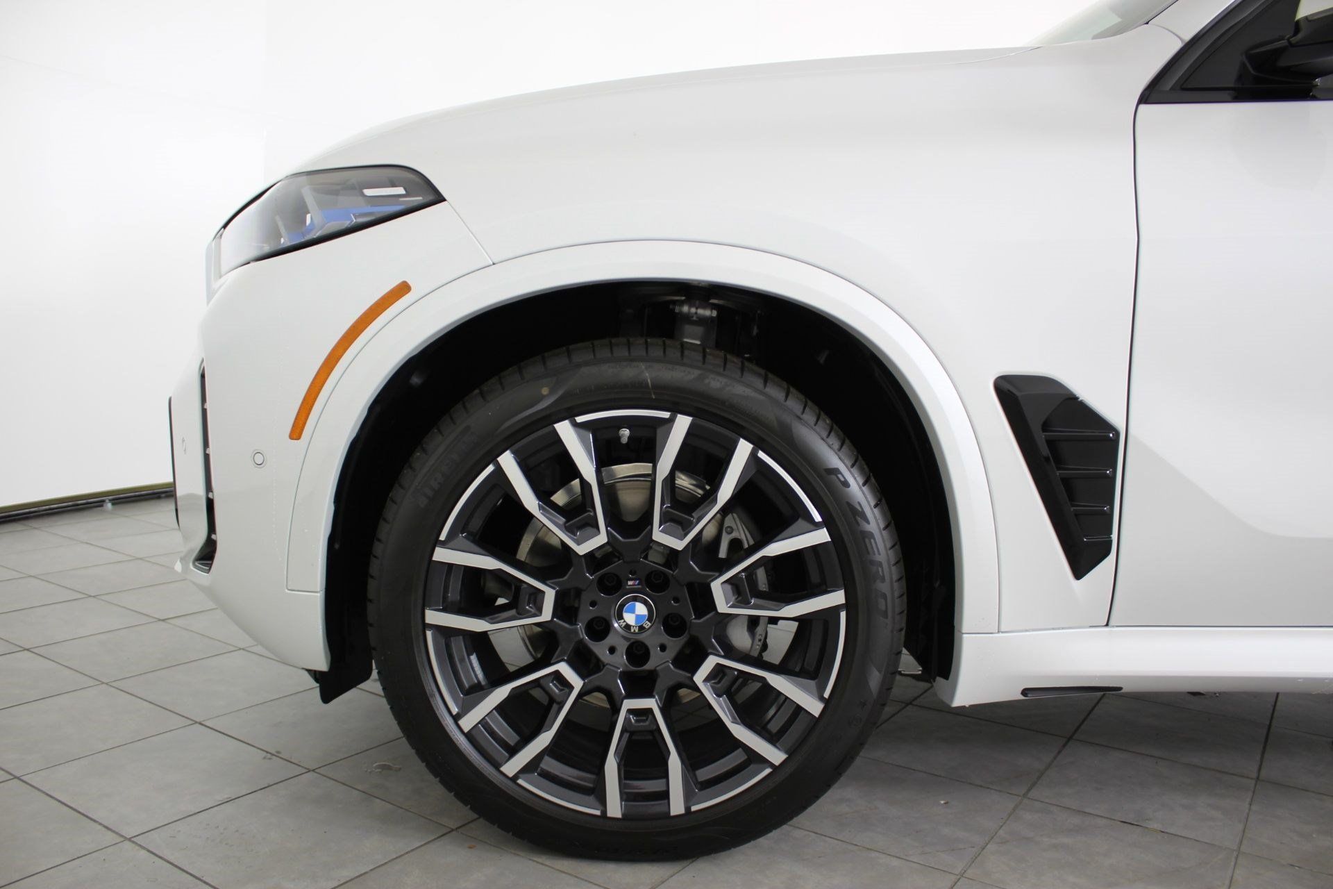 Used 2026 BMW X5 xDrive40i w/ M Sport Package AWD/4WD image 11