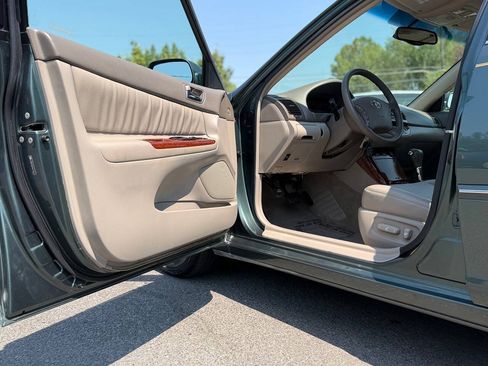 Used 2006 Toyota Camry XLE w/ VSC & Side Airbag Pkg FWD image 3