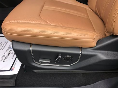 Used 2024 Ford Expedition Platinum image 12