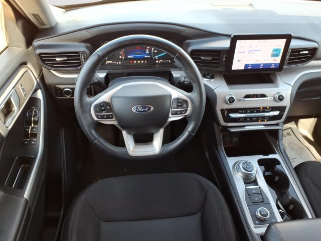 Used 2023 Ford Explorer XLT AWD/4WD image 5