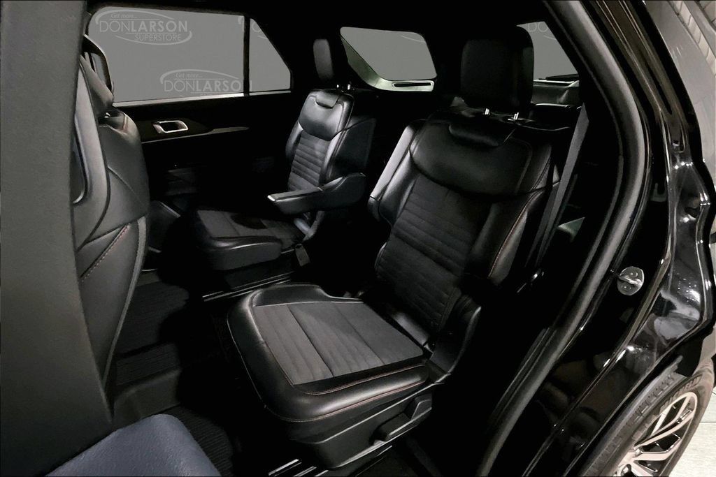 Certified 2025 Ford Explorer ST-Line AWD/4WD image 17