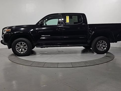 Used 2017 Toyota Tacoma SR5 w/ Tow Package AWD/4WD image 2