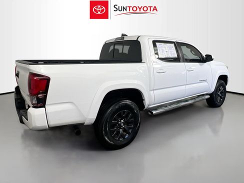 Used 2022 Toyota Tacoma SR5 w/ Technology Package image 4