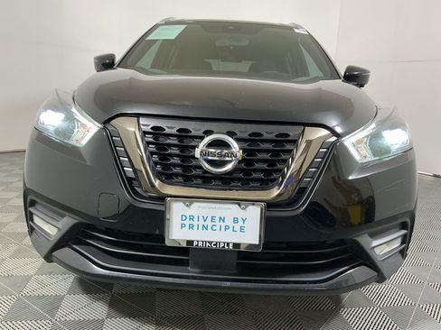 Used 2020 Nissan Kicks SR image 3