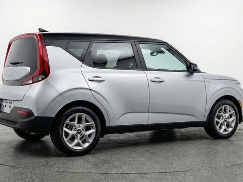 Used 2025 Kia Soul LX w/ LX Technology Package image 9