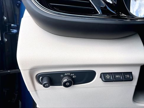 Used 2023 Buick Envision Avenir FWD image 36