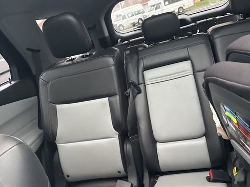 Used 2022 Ford Explorer XLT w/ Equipment Group 202A image 12