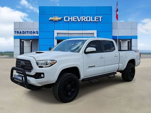 Used 2018 Toyota Tacoma TRD Sport w/ TRD Premium Sport Package image 5