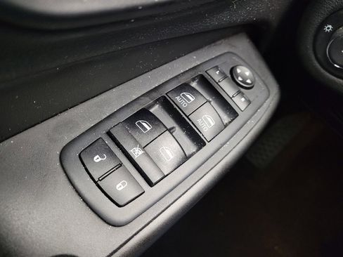 Used 2021 Jeep Cherokee Trailhawk w/ Technology Group AWD/4WD image 27
