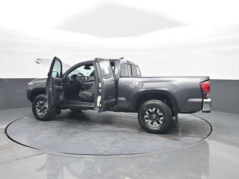 Used 2018 Toyota Tacoma TRD Off-Road image 45