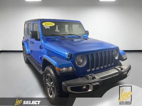 Used 2023 Jeep Wrangler Unlimited Sahara AWD/4WD image 19