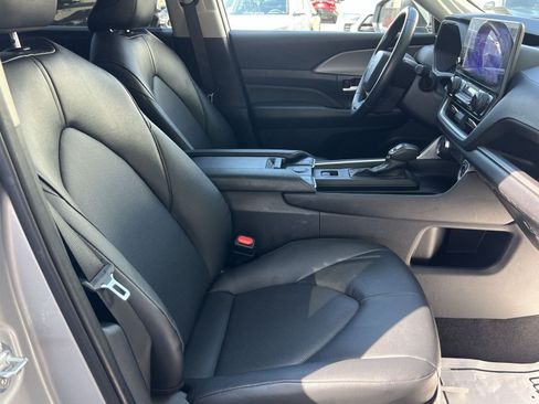 Used 2025 Toyota Grand Highlander AWD image 27
