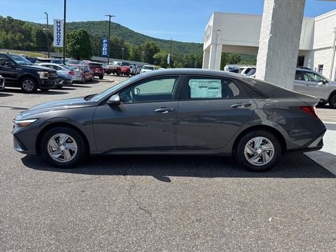 New 2026 Hyundai Elantra SE FWD image 24