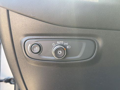 Used 2023 Chevrolet Equinox LT FWD image 17