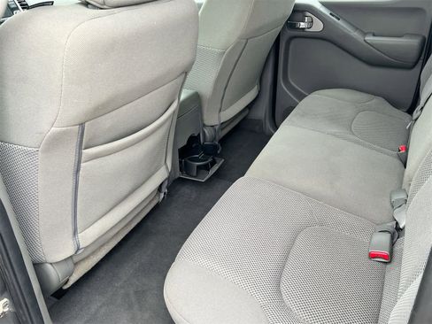 Used 2018 Nissan Frontier SV image 18