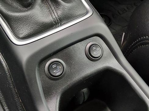 Used 2020 Jeep Wrangler Sport AWD/4WD image 12