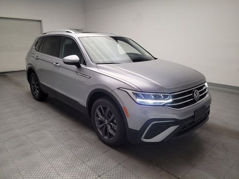 Used 2023 Volkswagen Tiguan SE w/ Panoramic Sunroof Package FWD image 13