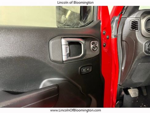 Used 2021 Jeep Gladiator Willys image 19