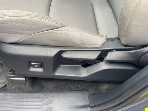 Used 2024 Toyota Tacoma SR5 image 9