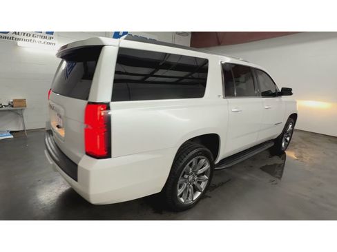 Used 2020 Chevrolet Suburban LT RWD image 8