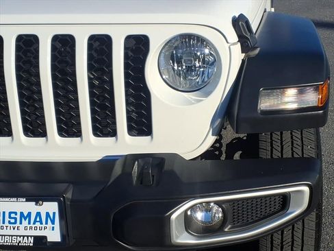 Used 2023 Jeep Gladiator Sport AWD/4WD image 9