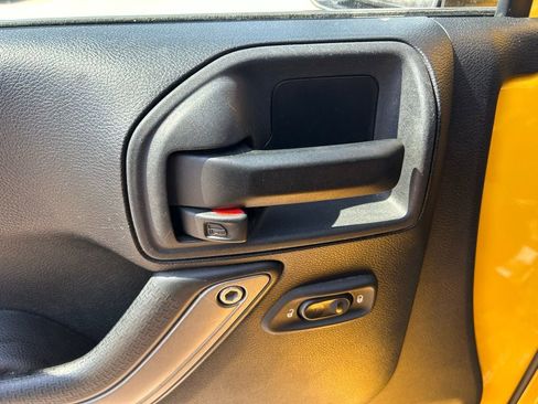 Used 2015 Jeep Wrangler Unlimited Sport w/ Quick Order Package 24S AWD/4WD image 15