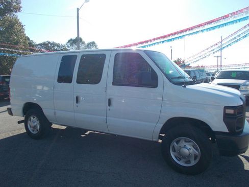 Used 2014 Ford E-250 and Econoline 250 w/ Power Group image 17