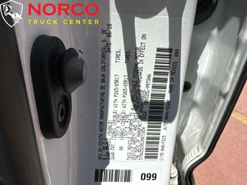 Used 2018 Toyota Tacoma TRD Sport w/ Technology Package image 24