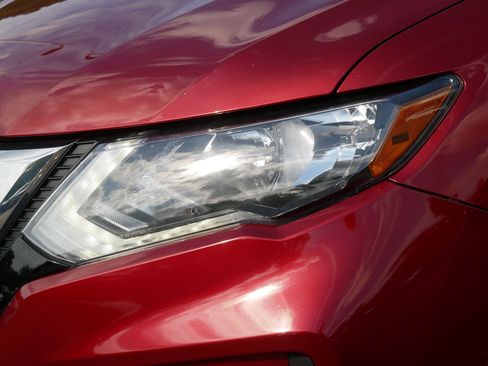Used 2018 Nissan Rogue SV w/ Sun & Sound Touring Package AWD/4WD image 16