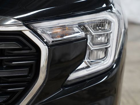 Used 2023 GMC Terrain SLE w/ Driver Convenience Package image 14