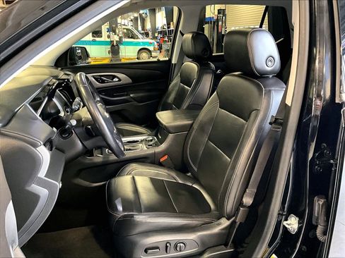 Used 2020 Chevrolet Traverse LT w/ LT Premium Package AWD/4WD image 10