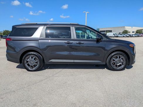 Certified 2025 Kia Carnival EX FWD image 4