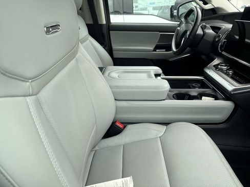 Used 2025 Ford Expedition Platinum w/ Driver's Package AWD/4WD image 19