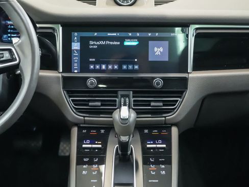Certified 2023 Porsche Macan AWD/4WD image 17