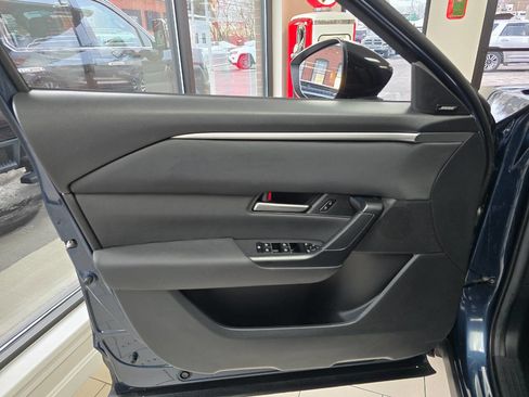 Used 2025 MAZDA CX-50 AWD 2.5 S w/ Premium Package image 18