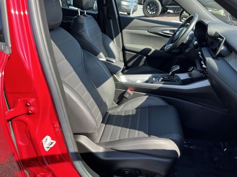 Used 2024 Alfa Romeo Tonale Ti w/ Premium Interior Package AWD/4WD image 3
