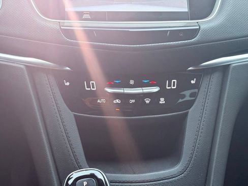 Used 2025 Cadillac XT6 Luxury FWD image 12