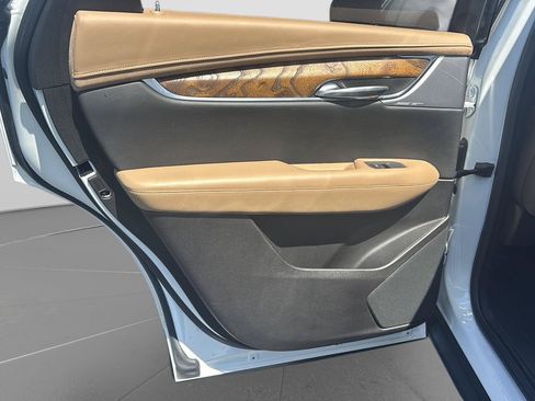 Used 2022 Cadillac XT5 Premium Luxury w/ Platinum Package FWD image 13