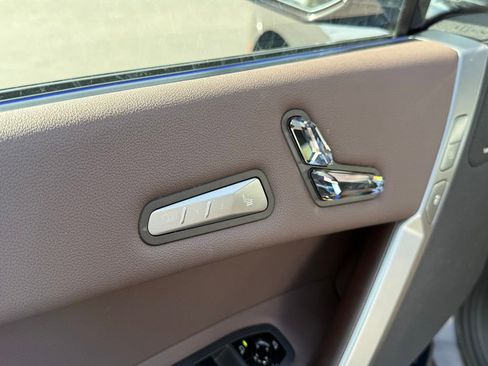 Used 2025 BMW iX xDrive50 w/ Premium Package image 10