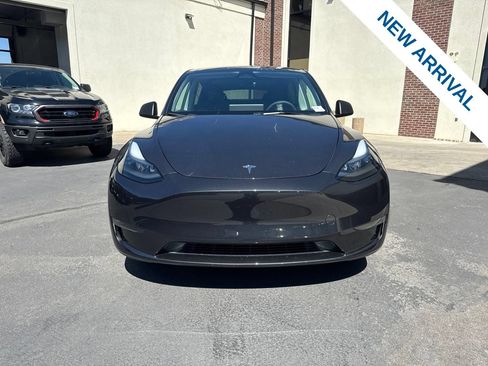 Used 2024 Tesla Model Y Long Range AWD/4WD image 2
