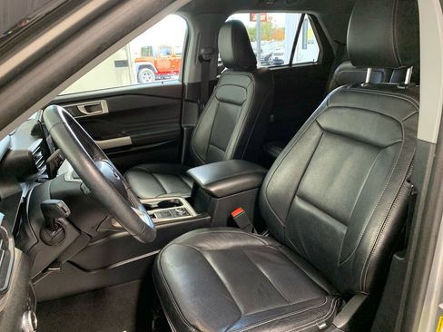 Used 2022 Ford Explorer XLT image 17