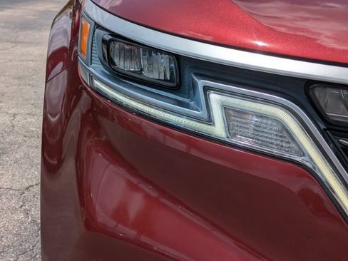 Used 2022 Kia Carnival EX FWD image 7