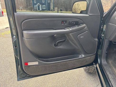 Used 2004 Chevrolet Silverado 2500 LT w/ Skid Plate Package image 19