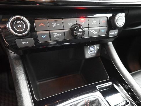 Used 2022 Jeep Compass Trailhawk w/ Trailhawk Convenience Group AWD/4WD image 19